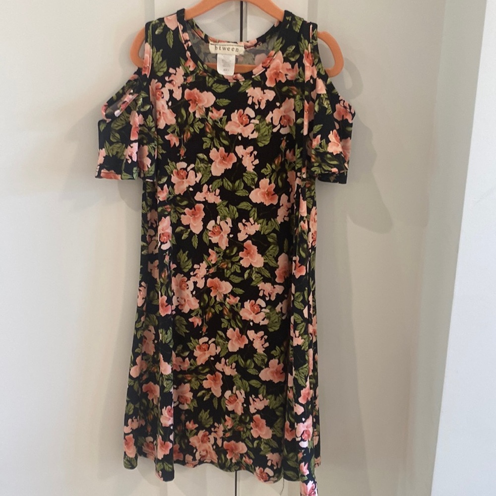 Between Rose print Jersey cold shoulder Dress - size 8